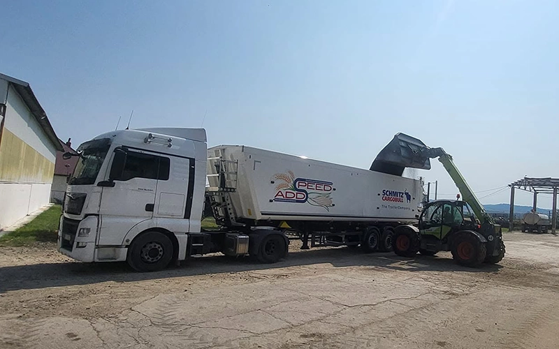 Cap tractor MAN si semiremorca tip bena pentru transportul cerealelor sau produselor vrac